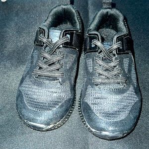 Reebok. Sneaker. Black. Size 9